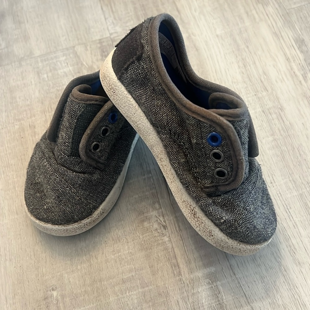 Toddler size 6 Tom’s